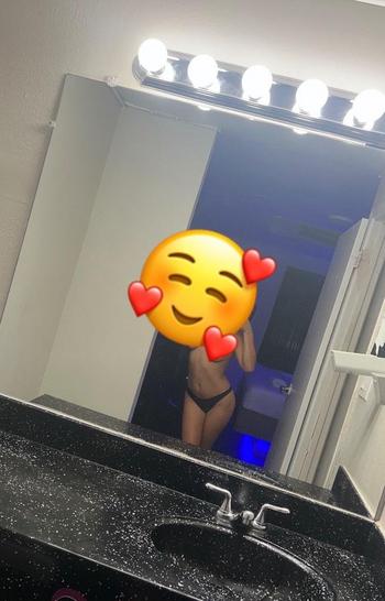 Yanara, 21  female escort, Daytona