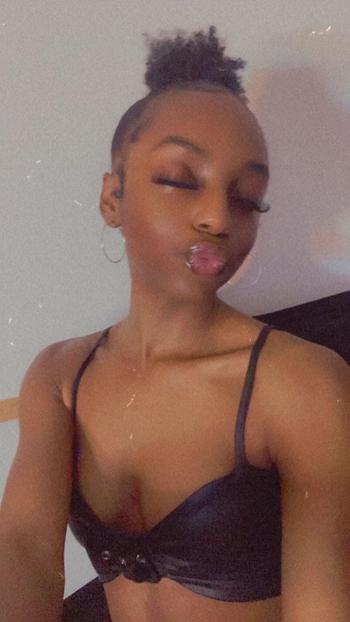 Champagne, 21  female escort, Daytona